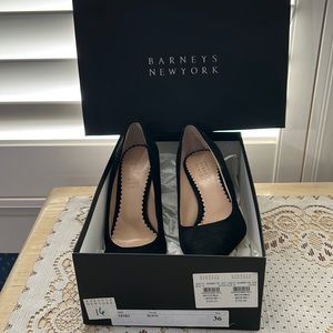 Barney’s New York Classic black suede pumps, size 6